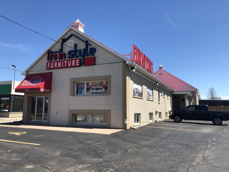 752 Wharncliffe Rd S, London, ON for lease - Building Photo - Image 1 of 7