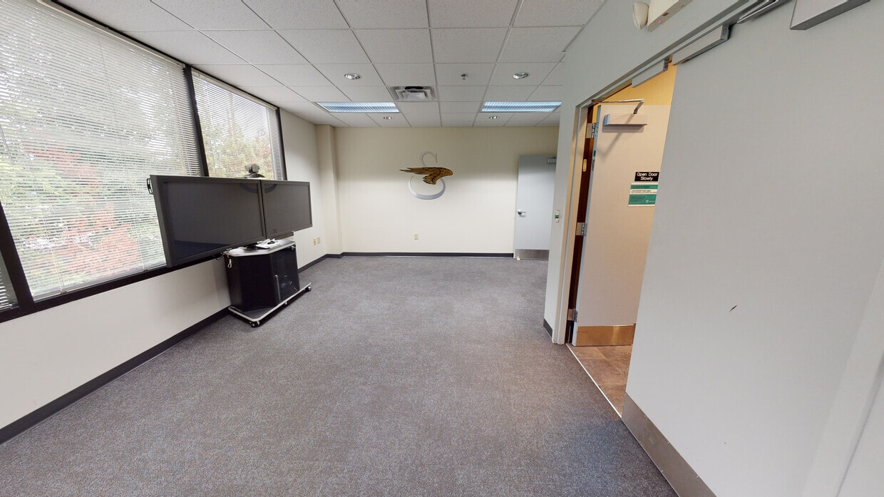 5025 Bradford Dr, Huntsville, AL for lease Interior Photo- Image 1 of 5