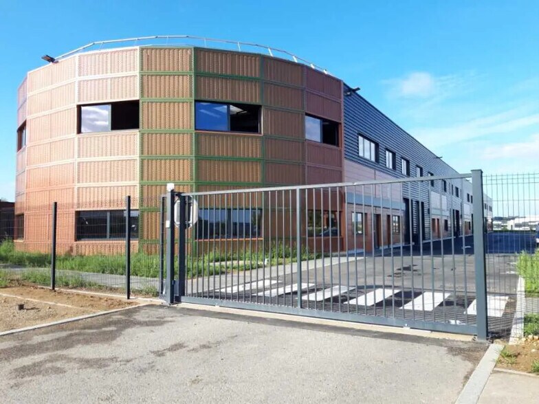 Office in for sale - Building Photo - Image 1 of 16