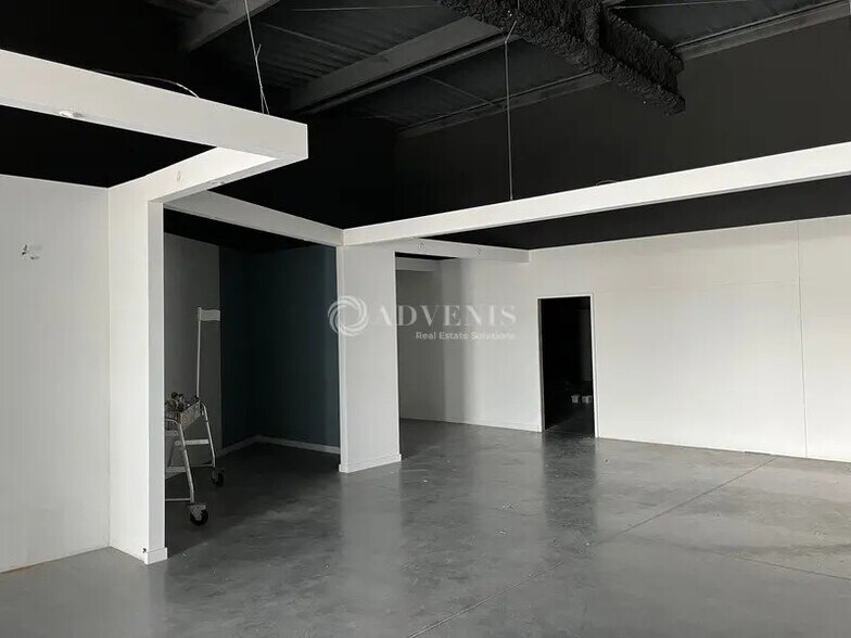 Retail in Biganos for lease - Interior Photo - Image 3 of 5