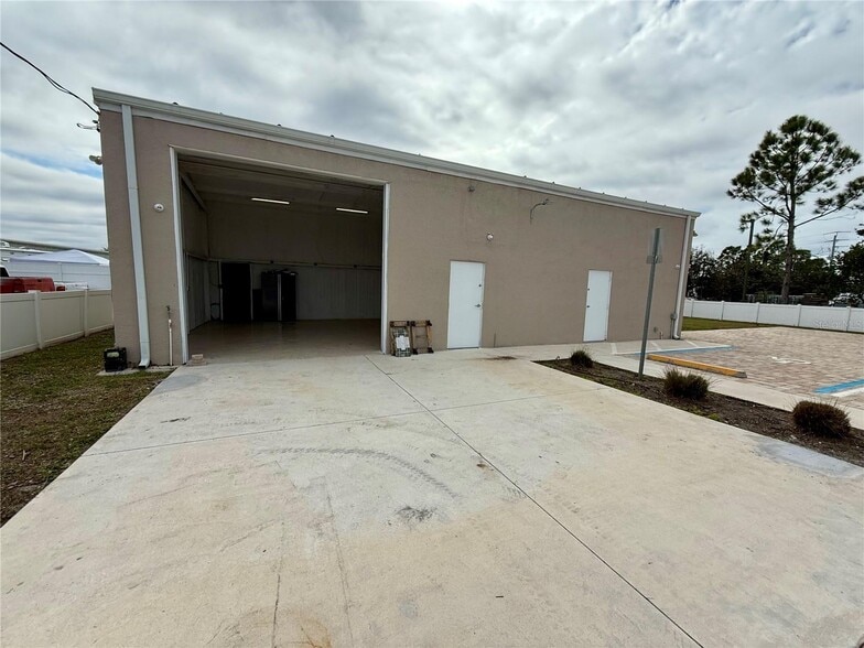 121 E McKenzie St, Punta Gorda, FL for sale - Building Photo - Image 2 of 17