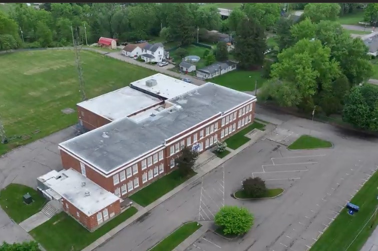 76 W Athens Rd, Roseville, OH for lease - Primary Photo - Image 1 of 11