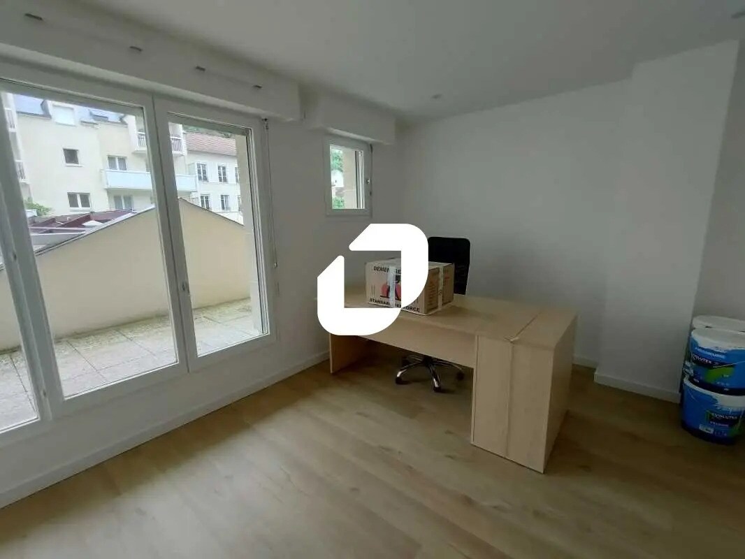 Office in Viroflay for lease Building Photo- Image 1 of 7