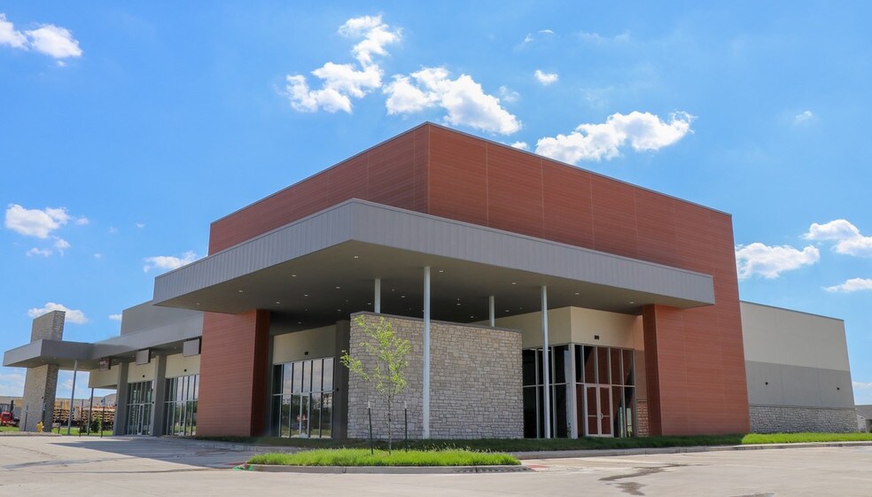 820 NE Alice's Rd, Waukee, IA for sale - Primary Photo - Image 1 of 1