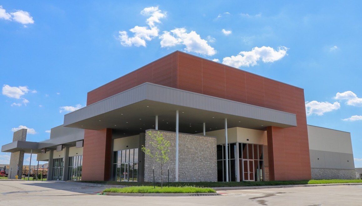 820 NE Alice's Rd, Waukee, IA for sale Primary Photo- Image 1 of 1