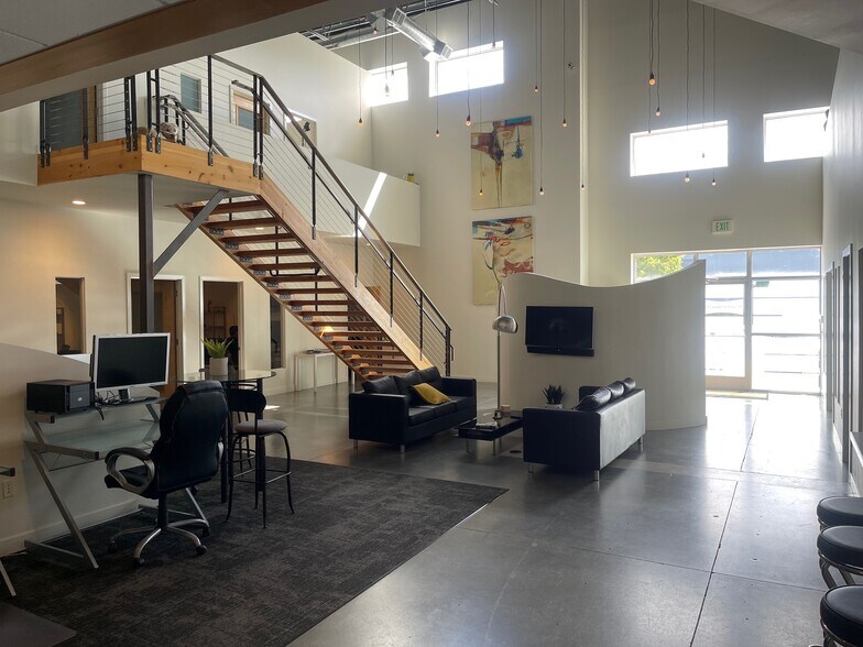 383-385 N 700 W, North Salt Lake, UT for lease - Interior Photo - Image 3 of 9