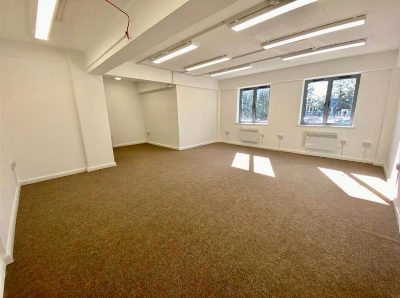 49 Station Rd, Romford for lease Interior Photo- Image 1 of 6
