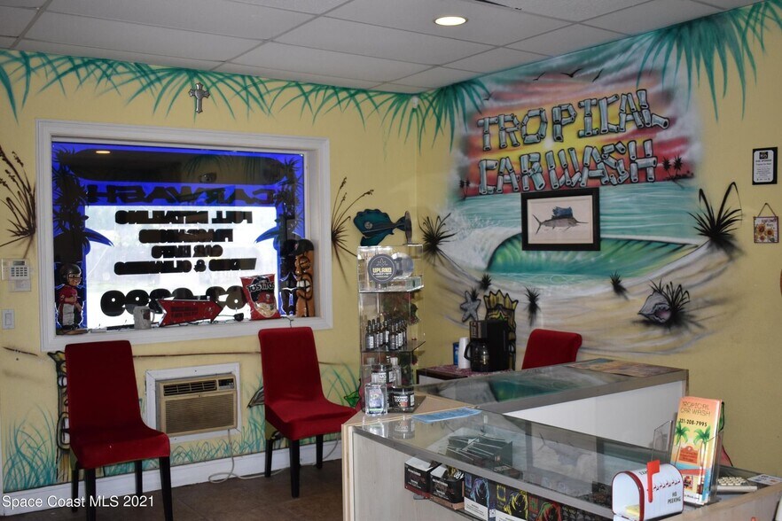 226 S Courtenay Pky, Merritt Island, FL for sale - Interior Photo - Image 2 of 12