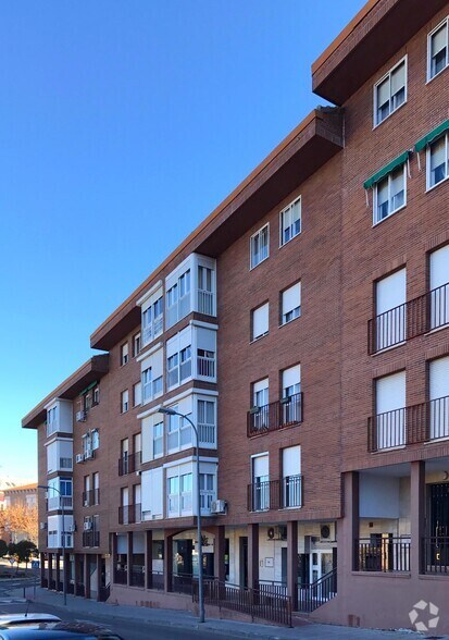 Retail in Toledo, Toledo for lease - Building Photo - Image 2 of 2