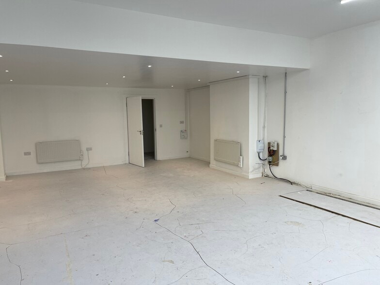 243 Ashley Rd, Poole for lease - Building Photo - Image 2 of 4