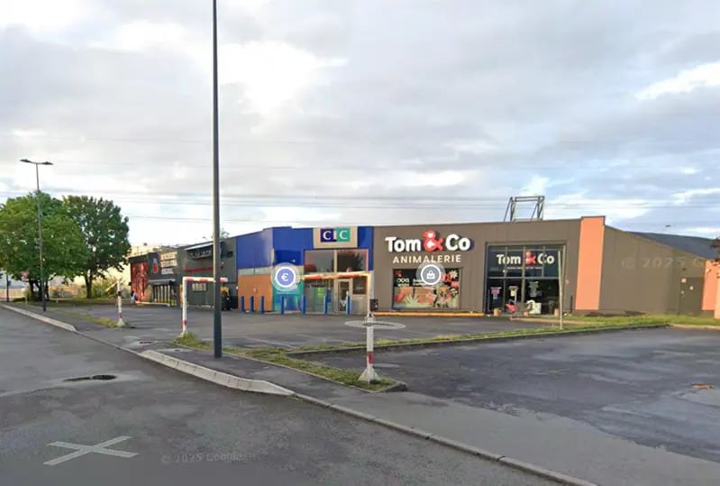 Retail in Pontault-Combault for lease Building Photo- Image 1 of 4
