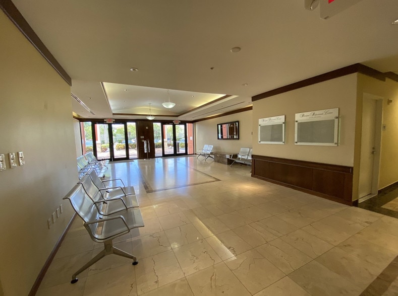 925 NE 30th Ter, Homestead, FL for lease - Building Photo - Image 2 of 11