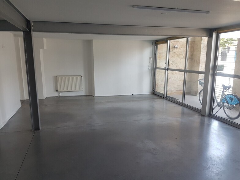 Office in Bordeaux for lease - Building Photo - Image 2 of 8