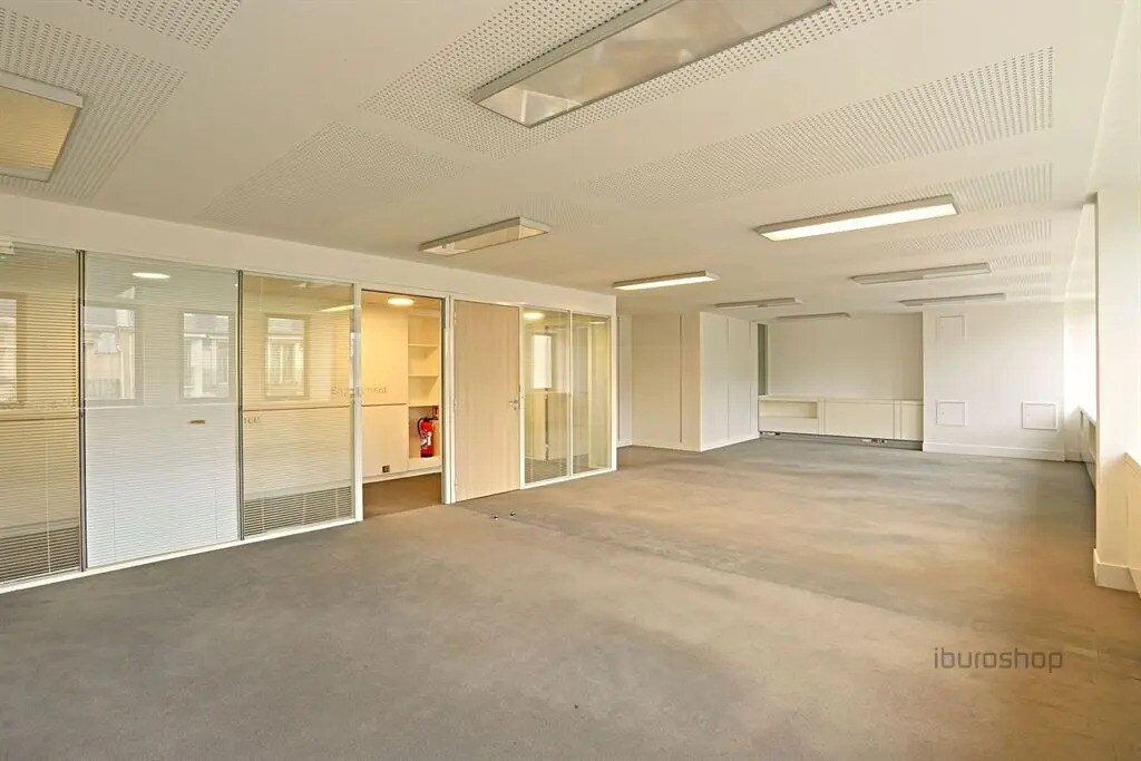 Office in Paris for lease Building Photo- Image 1 of 11