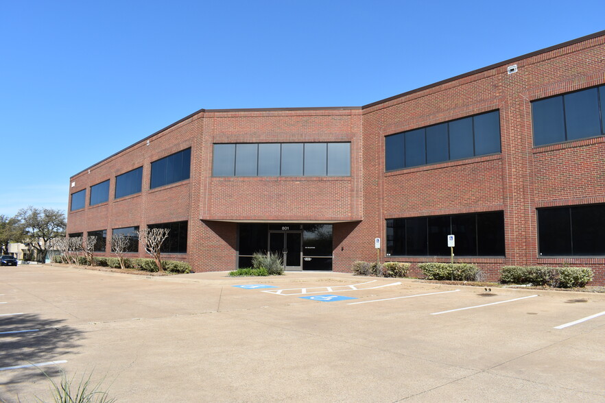 801 E Plano Pky, Plano, TX for lease - Building Photo - Image 3 of 10