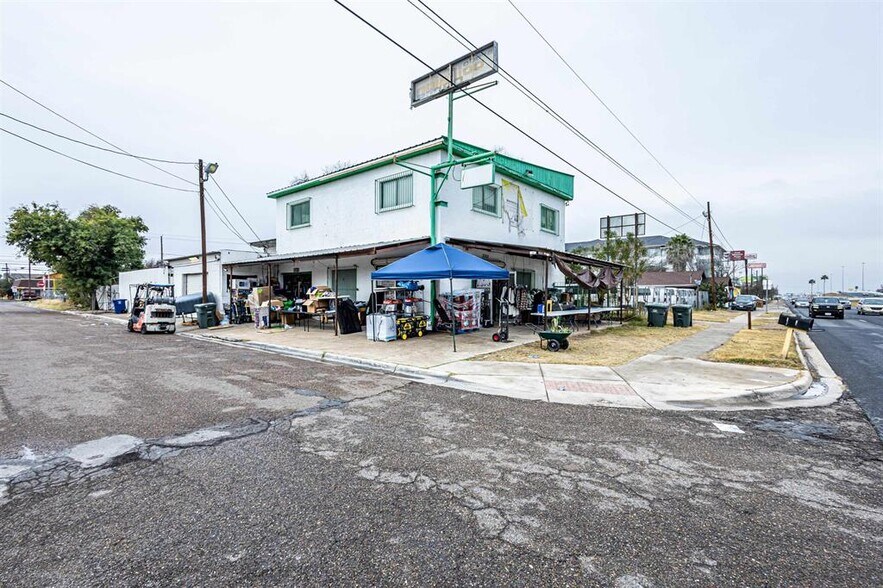 3002 Santa Ursula Ave, Laredo, TX for sale - Building Photo - Image 2 of 27