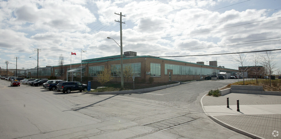 37 Carl Hall Rd, Toronto, ON for lease - Building Photo - Image 2 of 2