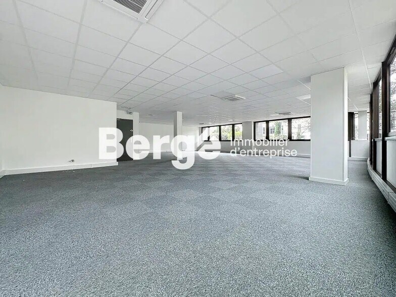 Office in SOPHIA ANTIPOLIS for lease - Building Photo - Image 2 of 6