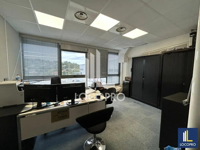 Office in SOPHIA ANTIPOLIS for lease - Interior Photo - Image 3 of 7