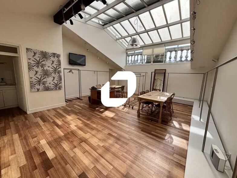 Office in Bordeaux for lease - Interior Photo - Image 3 of 10