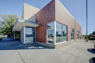 8320 Northwoods Dr, Lincoln, NE for lease Building Photo- Image 2 of 5