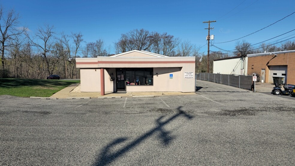 850 N West End Blvd, Quakertown, PA for sale - Building Photo - Image 2 of 12