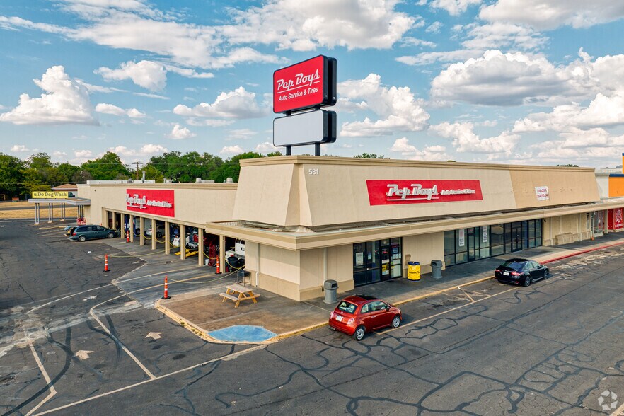 501-581 N Valley Mills Dr, Waco, TX for lease - Building Photo - Image 2 of 6