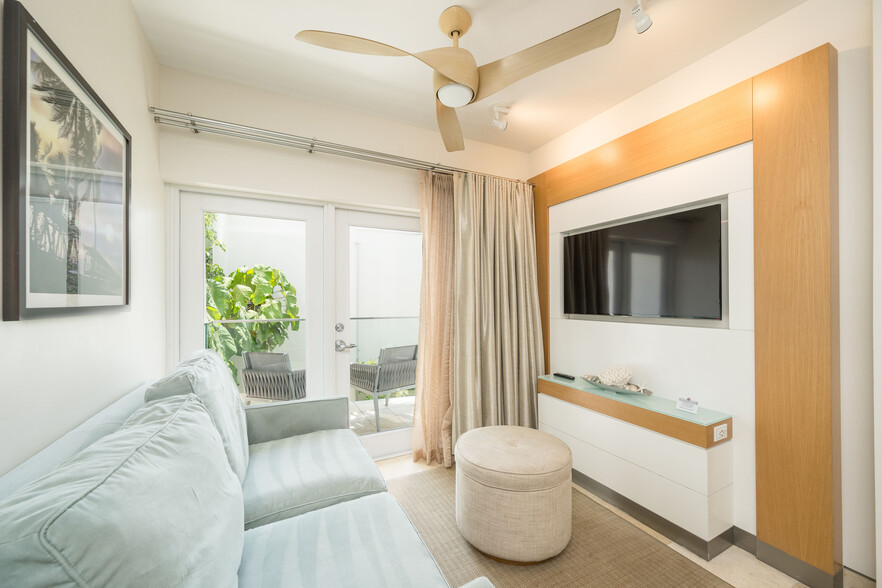 1401 Simonton St, Key West, FL for sale - Interior Photo - Image 2 of 23