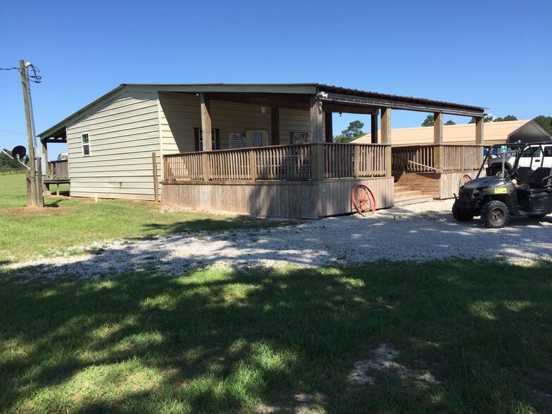 2746 SE Loop, Carthage, TX for sale - Primary Photo - Image 1 of 1