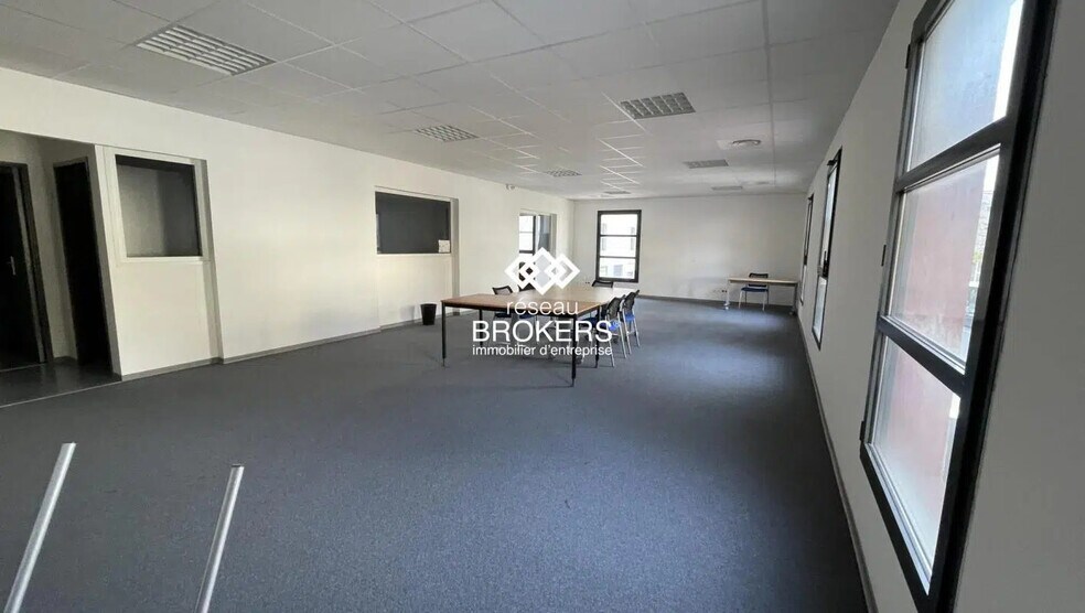 Office in Nîmes for lease - Interior Photo - Image 2 of 5