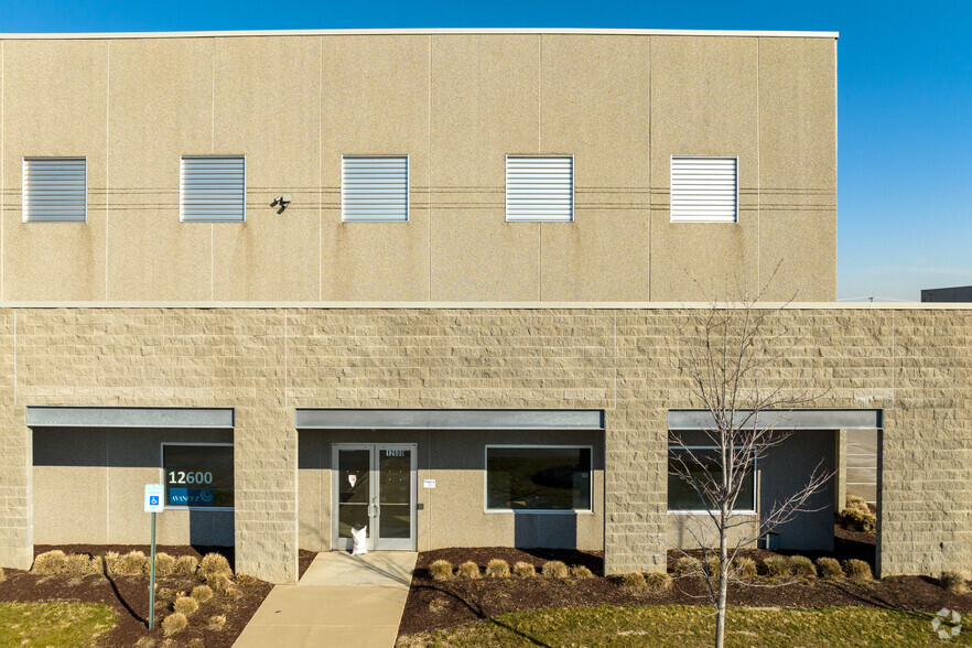 12600 Oakland Park Blvd, Highland Park, MI for lease - Building Photo - Image 3 of 8