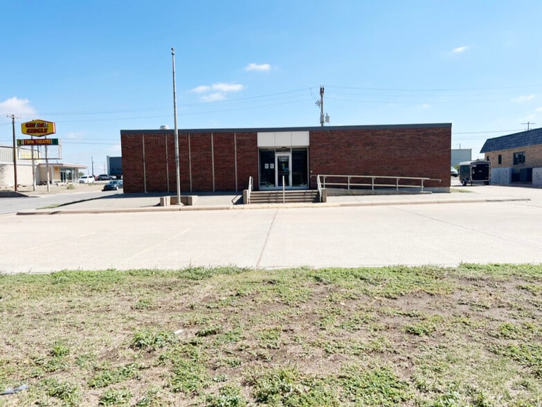 2308 1st Ave, Dodge City, KS 67801