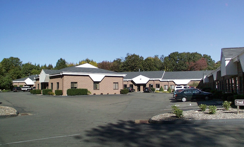 130 Fort Path Rd, Madison, CT for lease - Primary Photo - Image 1 of 6