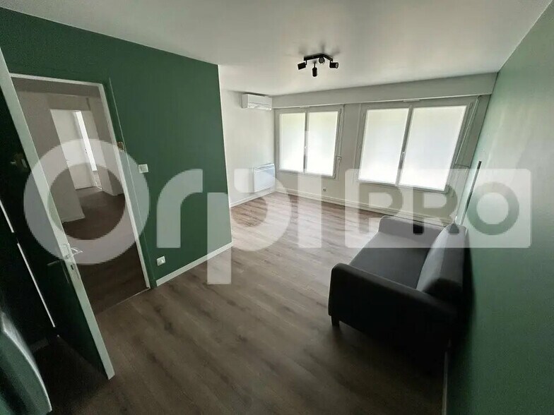 Office in Montluçon for lease - Interior Photo - Image 3 of 10