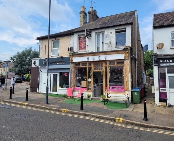 98 Queens Rd, Watford for sale Primary Photo- Image 1 of 1