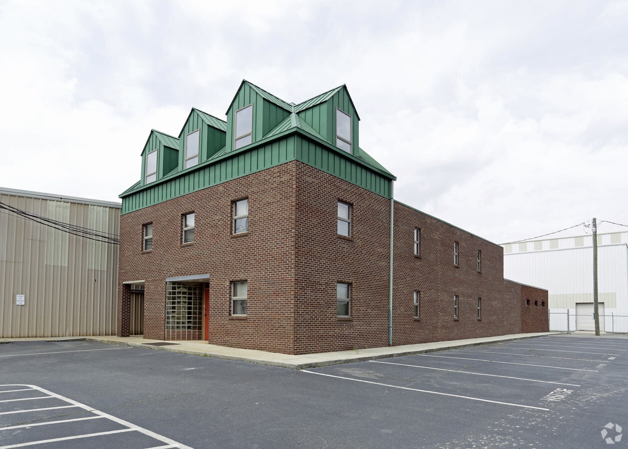 1035 Commercial Dr, Matthews, NC 28104