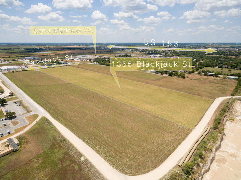 1205 Reed Dr, Lockhart, TX for sale - Building Photo - Image 2 of 4