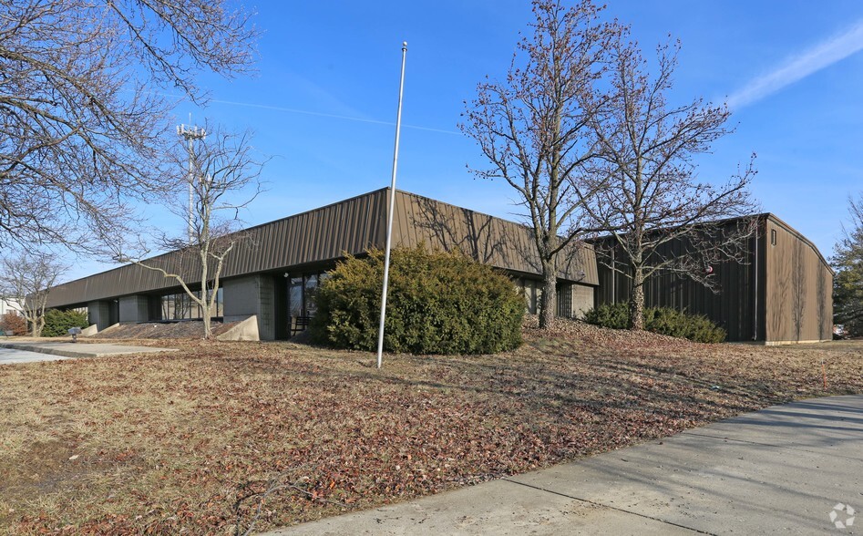 10525 Chester Rd, Woodlawn, OH for lease - Primary Photo - Image 1 of 5