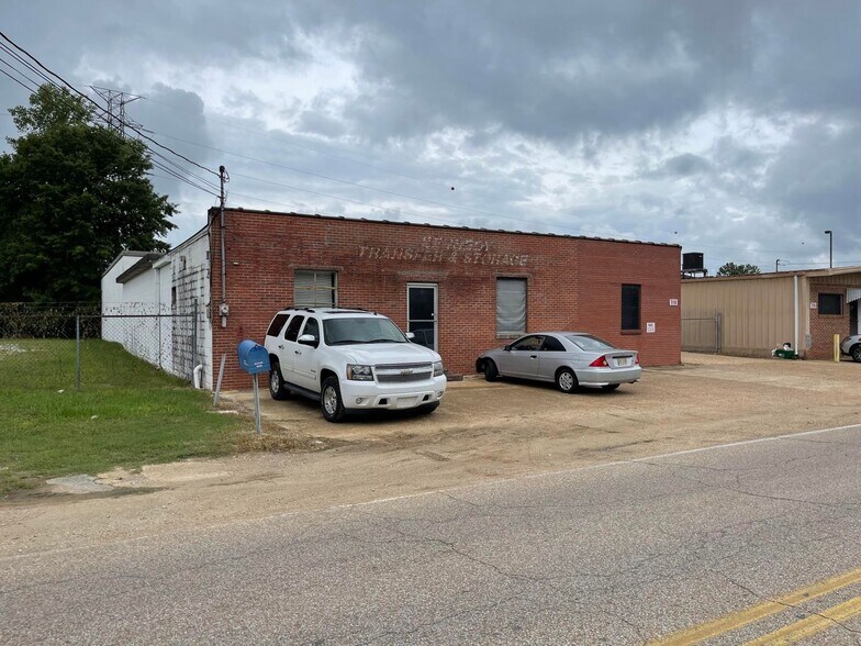 708 Crossover Rd, Tupelo, MS 38801 Close to NMMC Hospital