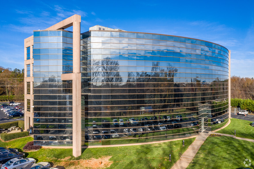 205 Regency Executive Park Dr, Charlotte, NC for lease - Building Photo - Image 2 of 7