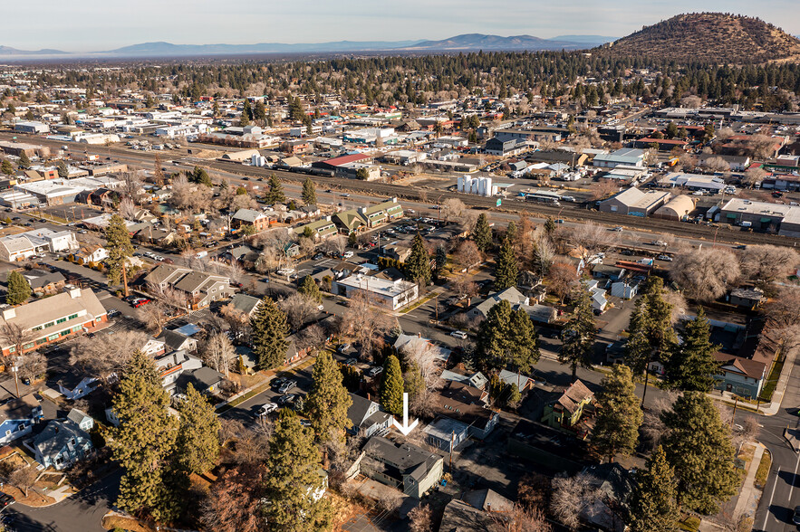 135 NW Greeley Ave, Bend, OR for lease - Building Photo - Image 3 of 13