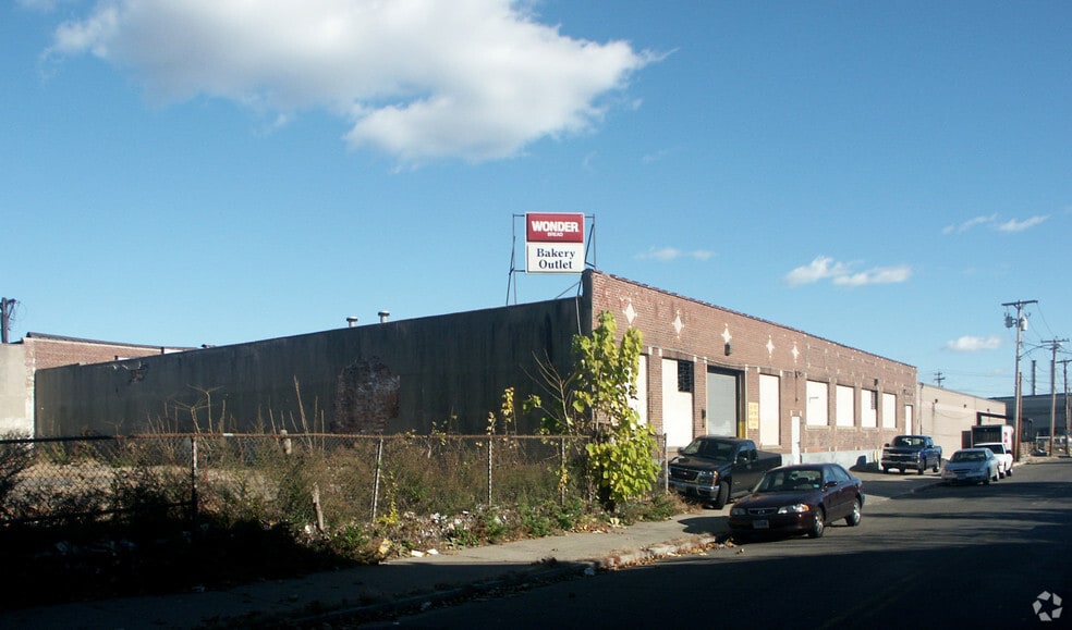855 Housatonic Ave, Bridgeport, CT for lease - Building Photo - Image 3 of 7