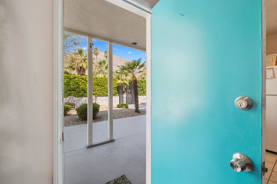 1674 S Via Salida, Palm Springs, CA for sale - Building Photo - Image 3 of 128