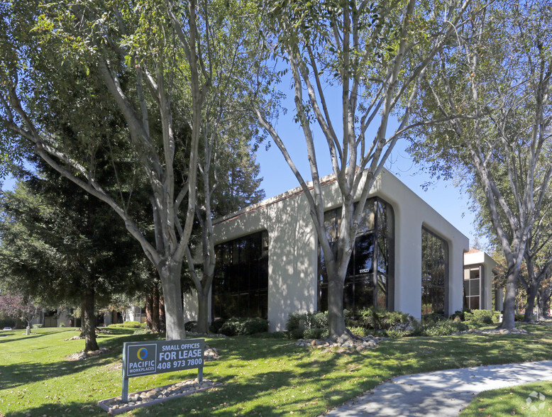 19925 Stevens Creek Blvd, Cupertino, CA for lease - Primary Photo - Image 1 of 16