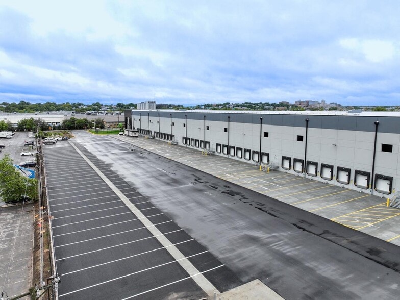 200 Hollister Rd, Teterboro, NJ for lease - Building Photo - Image 2 of 5