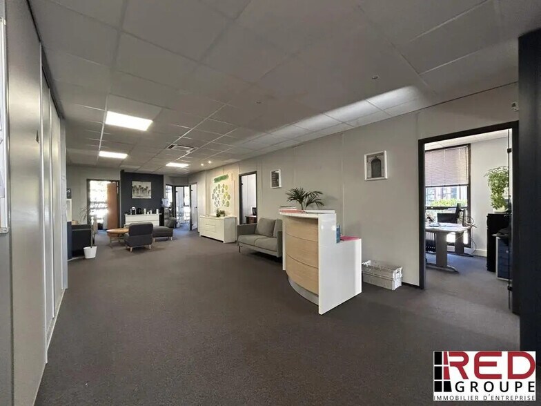 Office in Aix-en-Provence for lease - Building Photo - Image 2 of 8