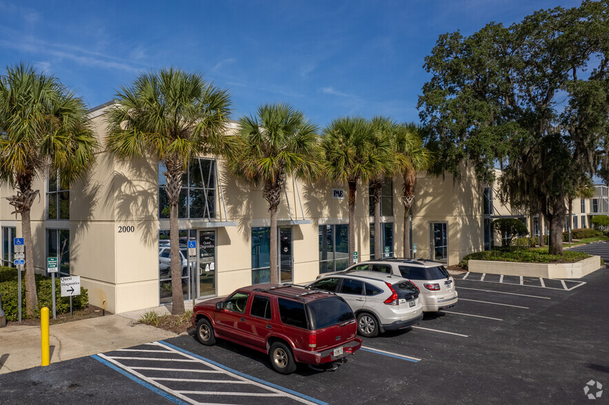 2000 N Alafaya Trl, Orlando, FL for lease - Primary Photo - Image 1 of 5