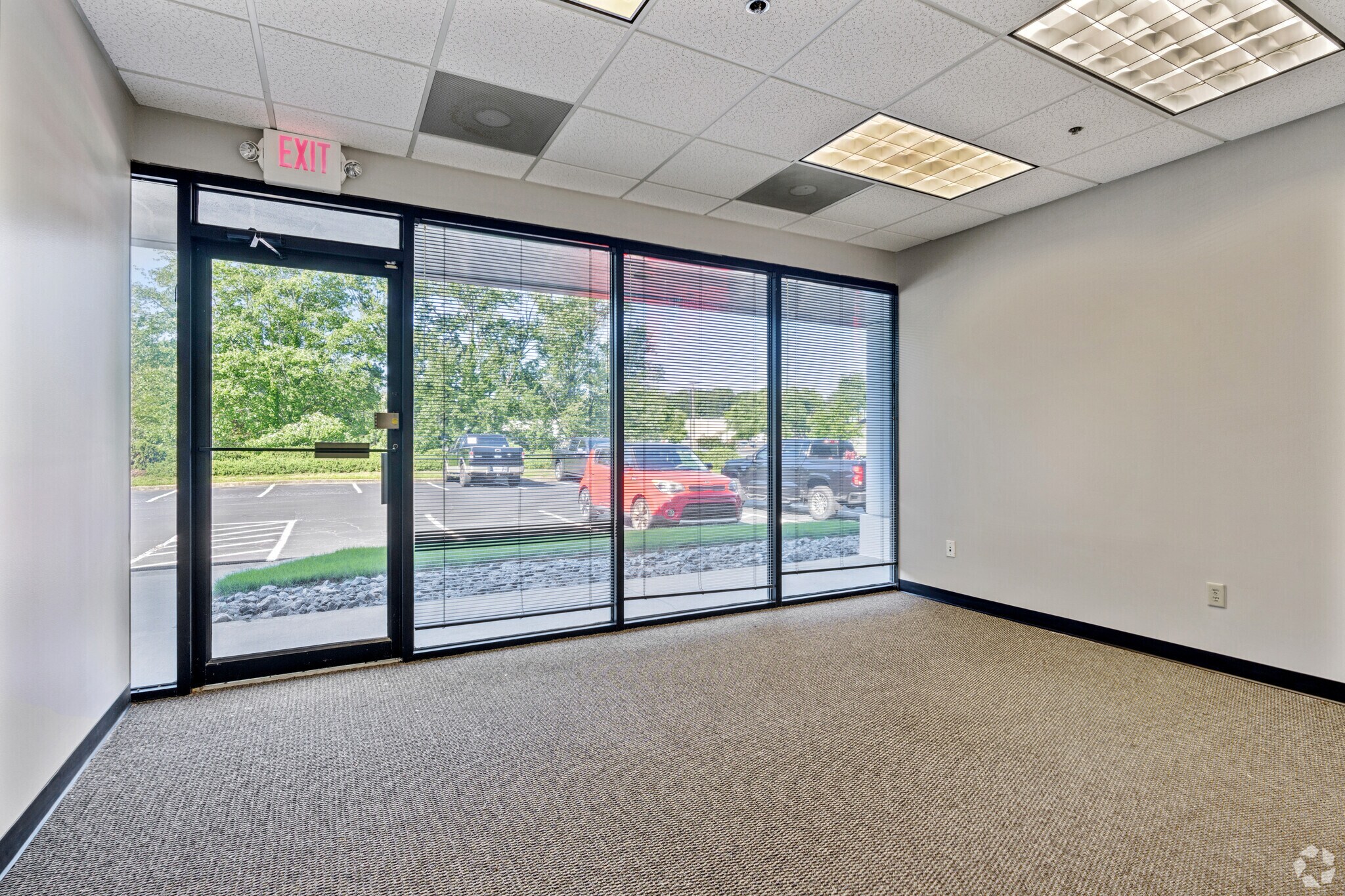 1000 Holcomb Woods Pky, Roswell, GA for lease Interior Photo- Image 1 of 3