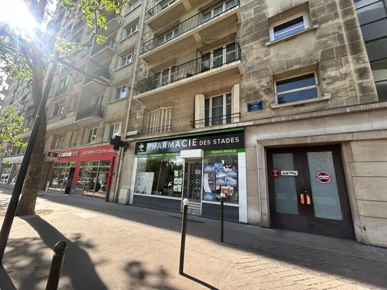 Retail in Boulogne-Billancourt for lease - Building Photo - Image 1 of 7