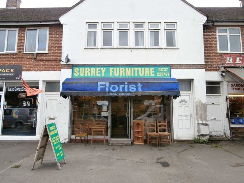 18 Dovers Green Rd, Reigate for sale - Primary Photo - Image 1 of 1